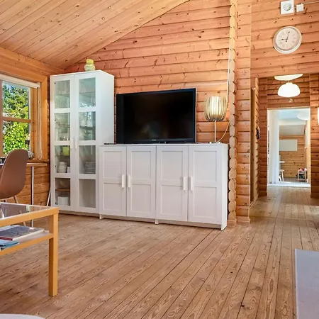 Tjarko - 690m To The Fjord By Interhome Feriehus *